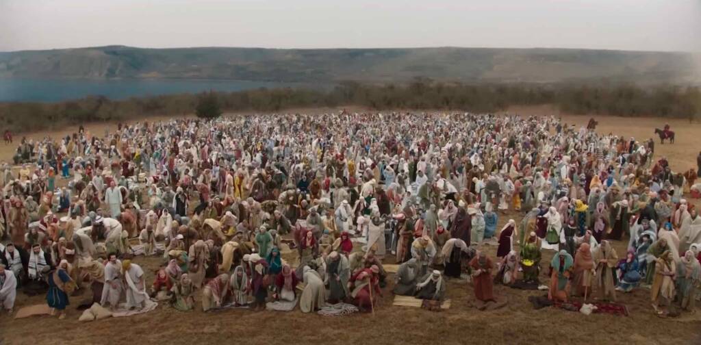 The crowds awaiting Jesus