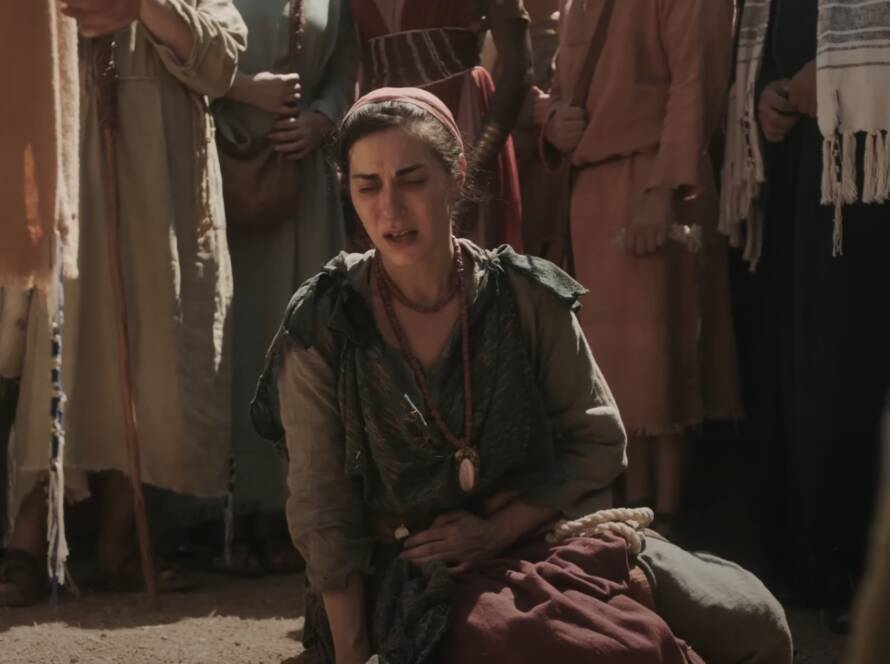 Woman heals after touching the hem of Jesus clothes